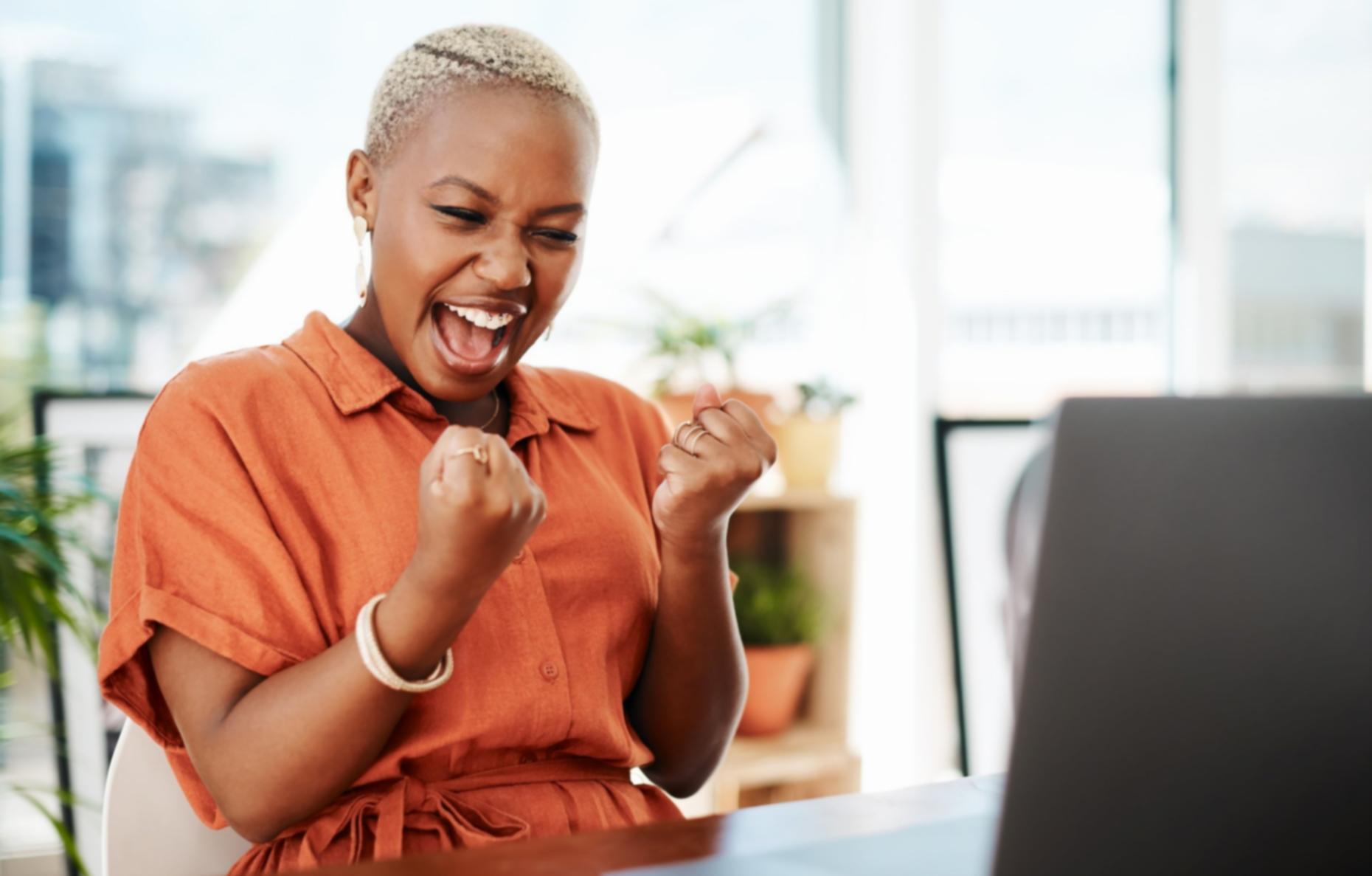 Обсуждение финансовых вопросов в офисе